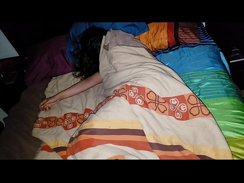 ❤️ Styvbarn som skäller ut sin unga styvmor medan hon sover. Pornvideo at porn sv.kassavrn.ru ️❤